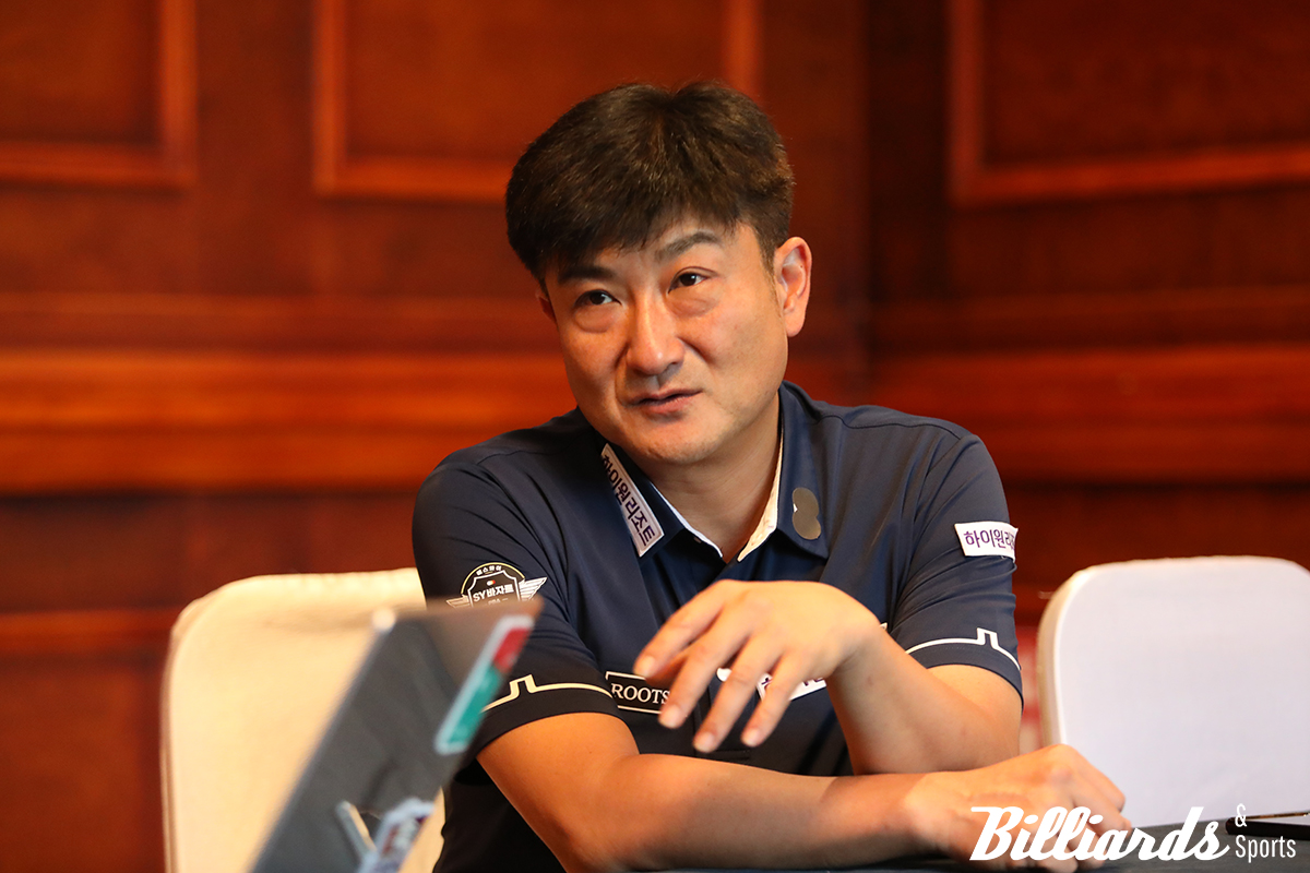 기자와 만난 이충복이 그동안 PBA 투어에서의 부진에 대해 담담히 말하고 있다.