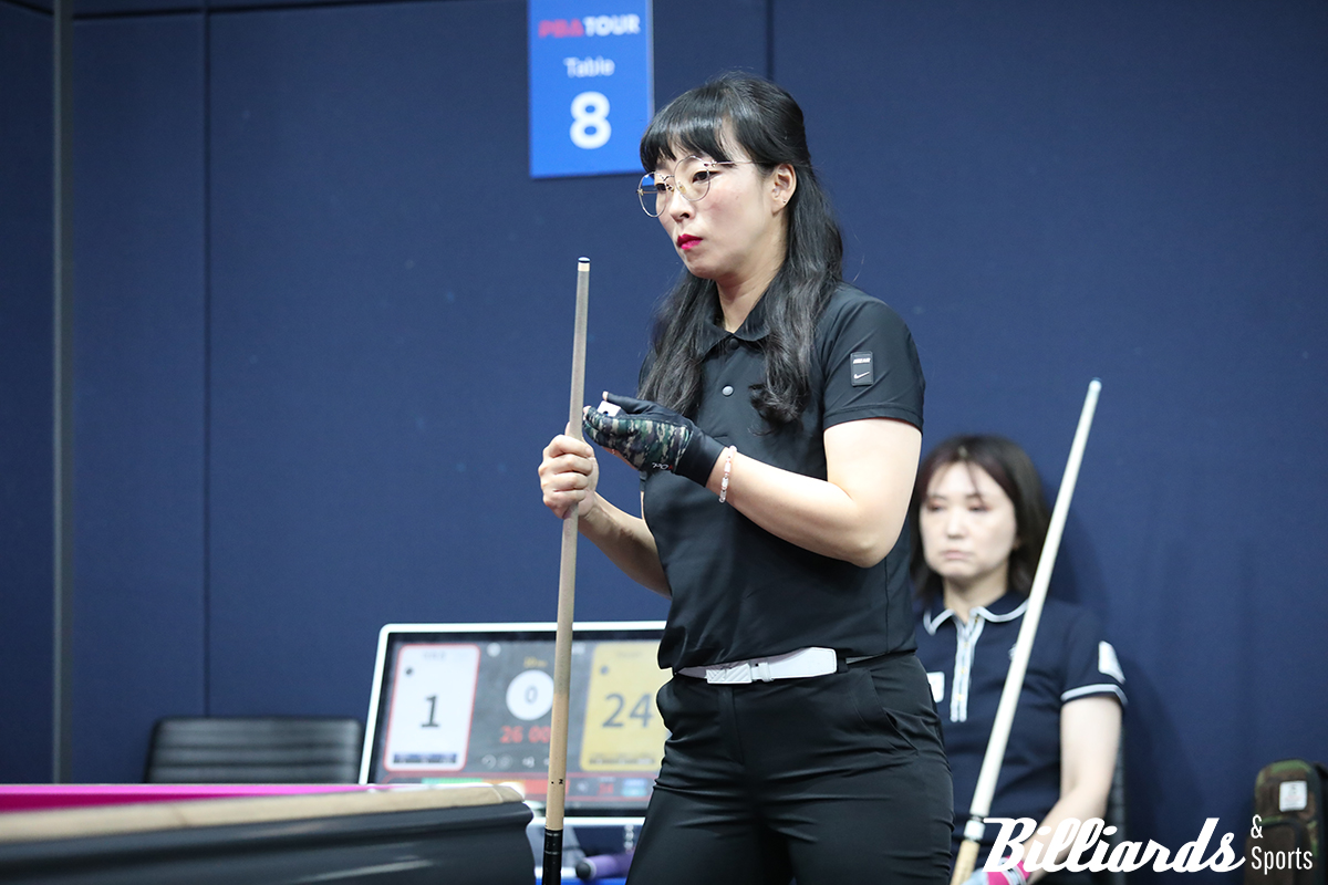 이희경은 몰아치는 하야시 나미코의 연속 득점에 반격의 틈도 없이 1:25로 패하고 말았다.