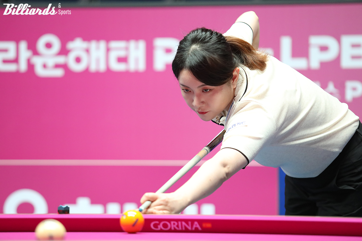 이미래와 16강에서 맞붙는 김민아(NH농협카드).