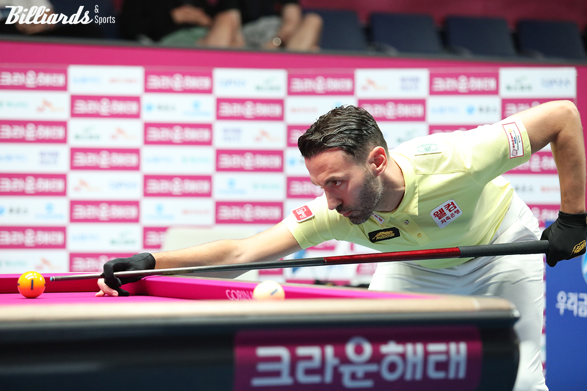 카시도코스타스는 세트마다 장타를 터트리며 기선을 제압했다.