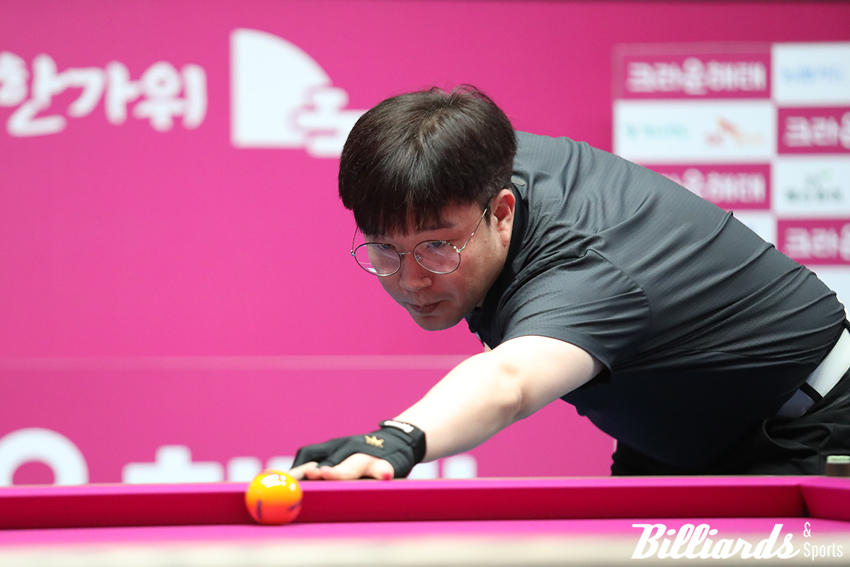 다니엘 산체스에게 역전승을 거두고 1부 투어 첫 64강 진출에 성공한 박정훈1