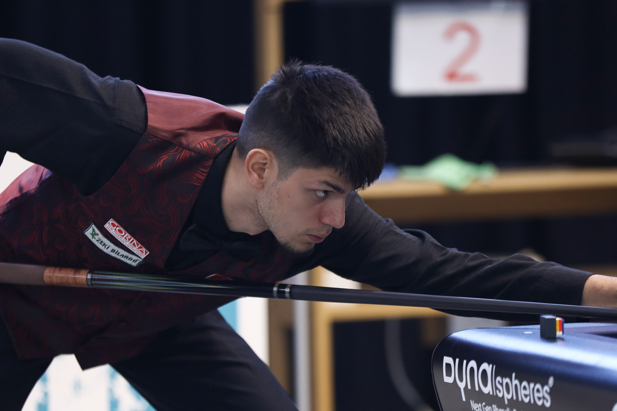 이번 대회 출전 선수 중 가장 우수한 실력을 보이고 있는 세이멘 외즈바시(튀르키예).