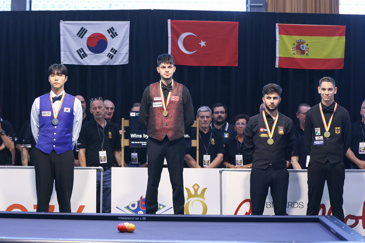 '2024 U22 세계주니어3쿠션선수권대회'에 출전한 한국의 조영윤(19)이 은메달을 획득했다. 사진 왼쪽부터 준우승 조영윤, 우승 세이멘 외즈바시, 공동 3위 마르코스 모랄레스·아미르 이브라이모프.  사진=SOOP 제공
