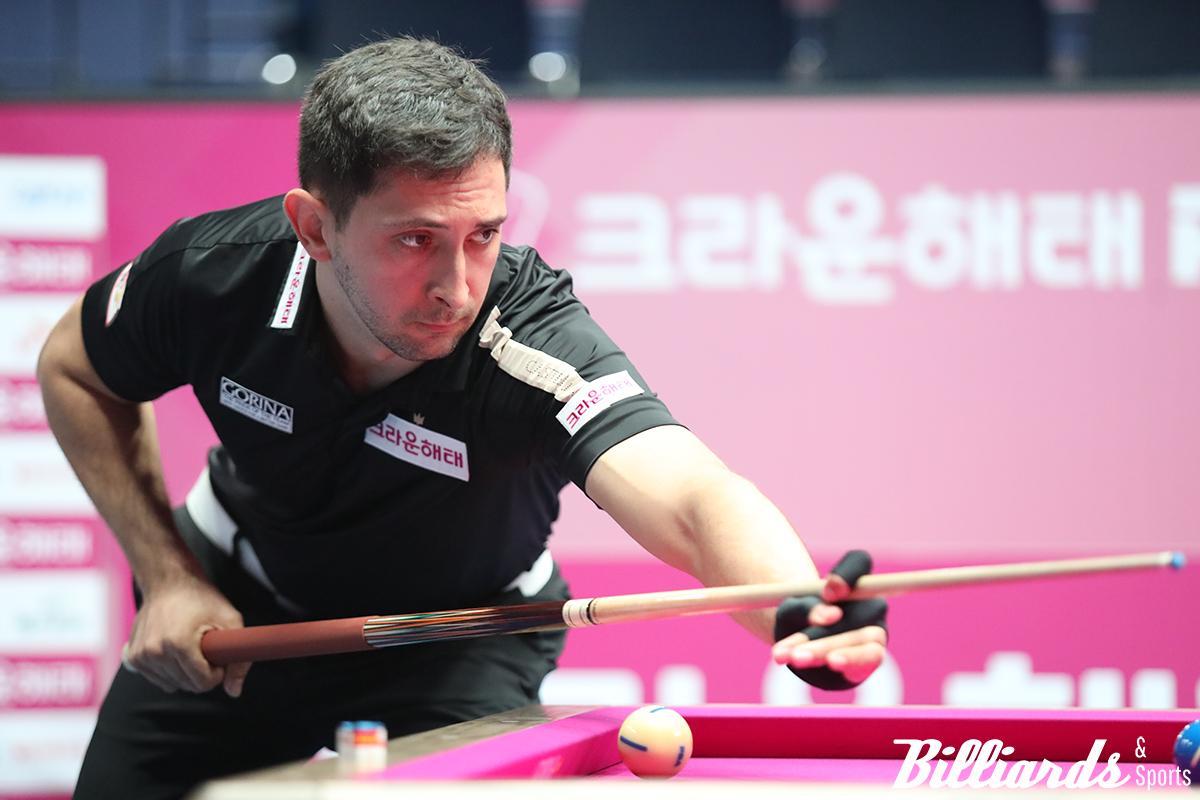 다비드 마르티네스는 신대권을 세트스코어 3-0으로 제압하고 8강에 올랐다.