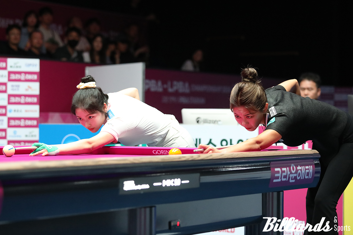 결승전 뱅킹 중인 한지은과 김가영.