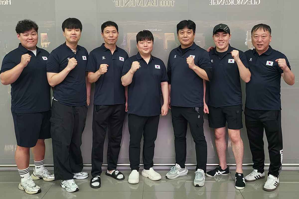 한국 당구 국가대표 5인이 오늘(23일) 인천공항을 통해 베트남으로 출국했다. 왼쪽부터 대한당구영맹 최영서, 김행직, 허정한, 조명우, 서창훈, 김준태, 이장희 감독.  사진=이장희 SNS