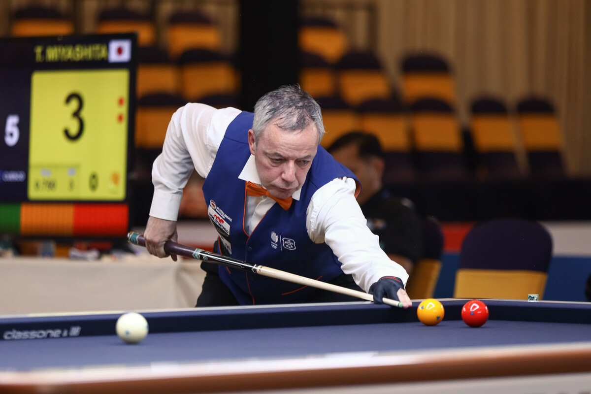 '세계랭킹 1위' 딕 야스퍼스(네덜란드)가 '제76회 빈투언 세계3쿠션선수권대회' 조별리그 첫날 어렵게 승리를 거두었다.  사진=SOOP 제공