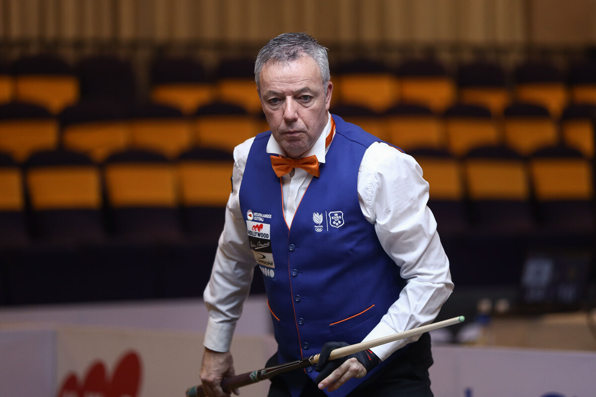 현 3쿠션 '세계랭킹 1위' 딕 야스퍼스(네덜란드)가 토브욘 블롬달(스웨덴)과 벌인 역대 6번째 세계선수권 맞대결에서 승리를 거두며 1 6강에 진출했다.  사진=SOOP 제공 