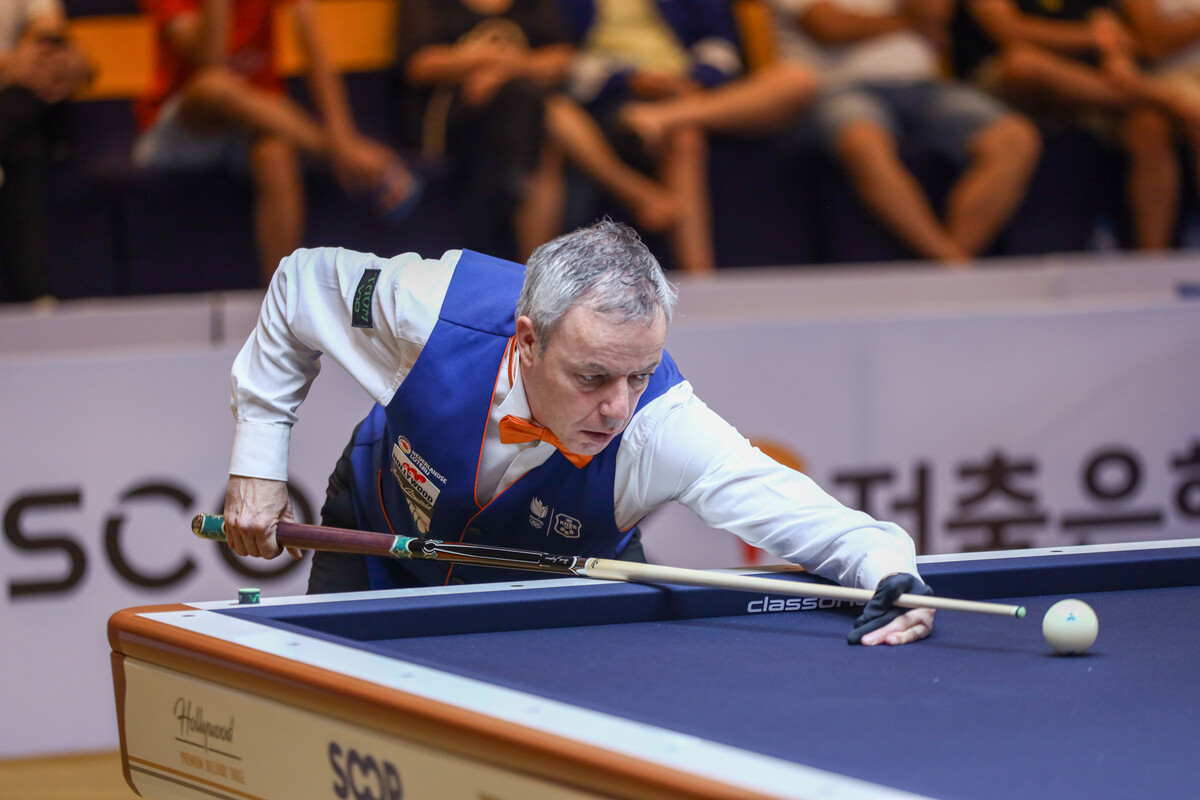 '세계랭킹 1위' 딕 야스퍼스(네덜란드)가 '제76회 빈투언 세계3쿠션선수권대회' 준결승에 진출해 통산 6승 도전을 이어갔다.  사진=SOOP 제공