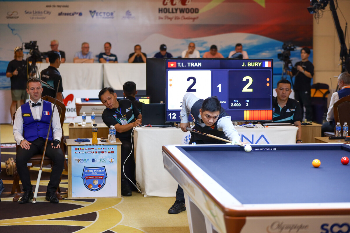 제레미 뷔리(프랑스)를 꺾고 준결승에 진출한 쩐딴룩(베트남).