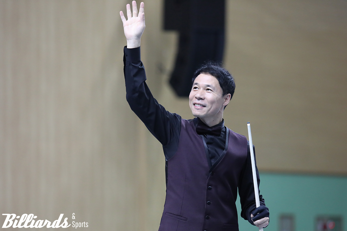 우승이 확정된 직후 응원단을 향해 손을 흔들며 화답하고 있는 허정한.  사진=통영/이용휘 기자