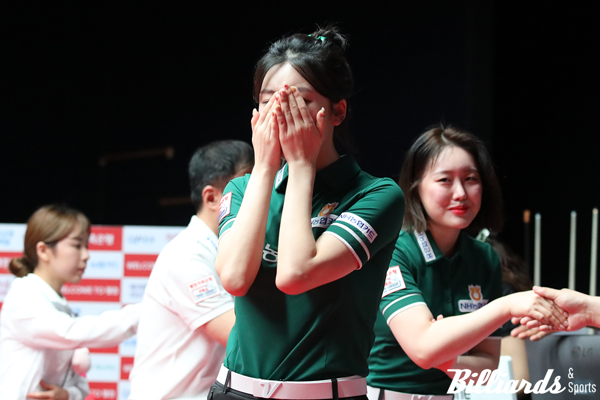 정수빈은 한참동안 기쁨의 눈물을 흘렸다.