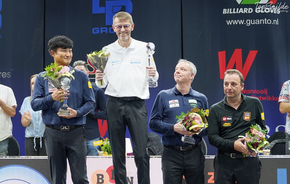 2022년 베겔 당구월드컵 입상자. 왼쪽부터 준우승 이충복, 우승 토브욘 블롬달(스웨덴), 공동 3위 야스퍼스-산체스.