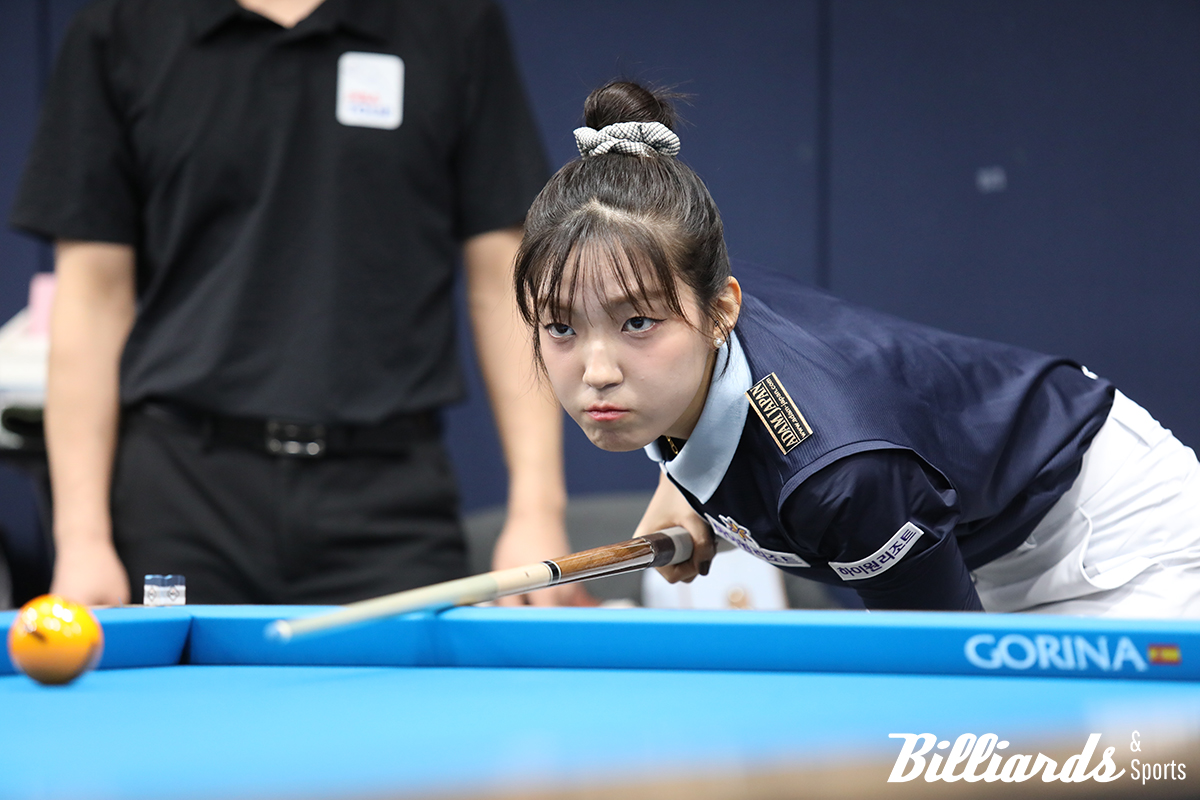 '루키' 전지우(하이원리조트)는 히다 오리에(SK렌터카)를 승부치기에서 1점 차로 꺾고 시즌 첫 16강에 올랐다.