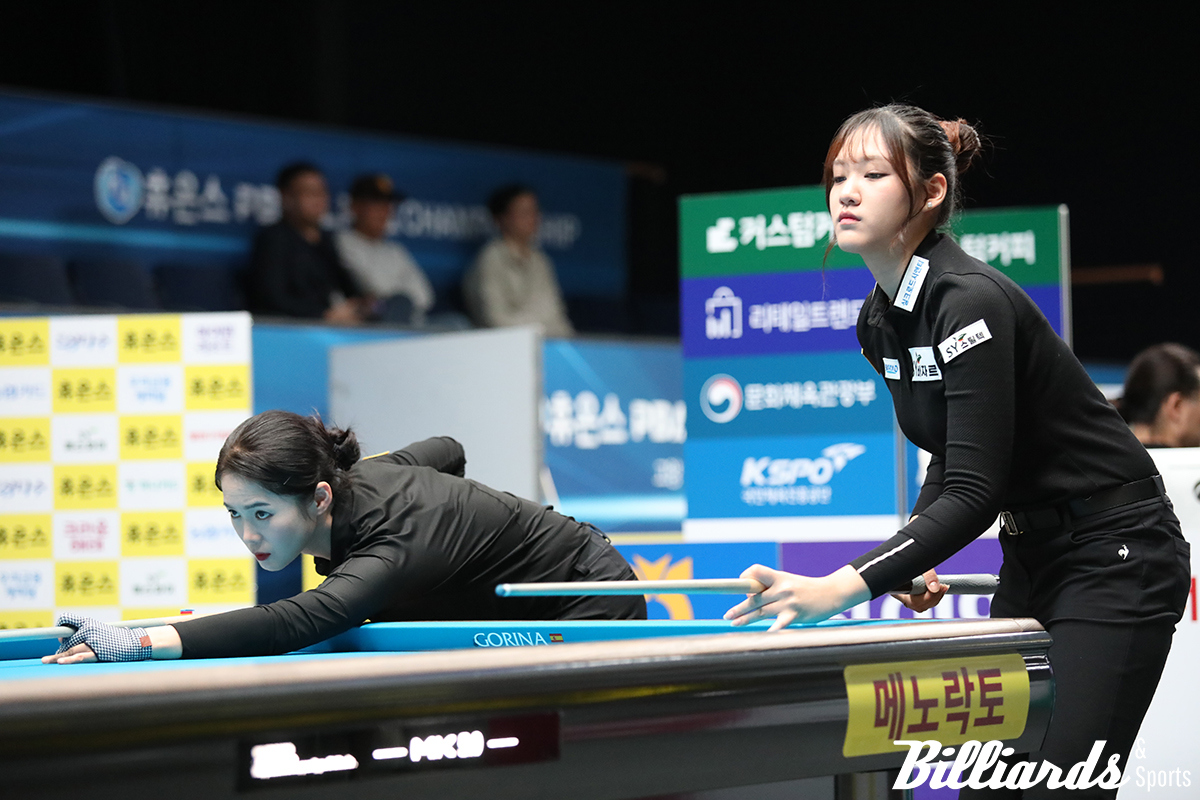 8강 뱅킹을 하는 김정미와 권발해