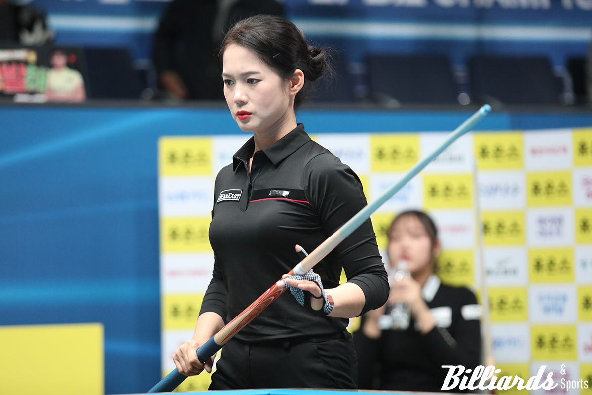 세트스코어 2-0으로 앞서며 4강에 한 발 더 다가간 김정미.