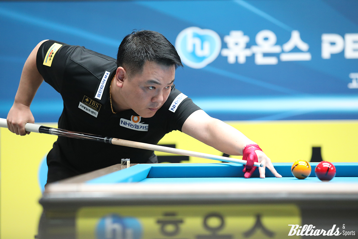 '슈퍼맨' 조재호(NH농협카드)가 5차 투어 '휴온스 PBA 챔피언십' 32강에서 '복병 중에 복병' 박승희2에게 1-3으로 져 탈락하는 이변이 일어났다. '헐크' 강동궁(SK렌터카)은 신정주(하나카드)를 꺾고 16강에 진출해 이번 시즌 계속된 상승세를 유지했다.  사진=고양/이용휘 기자