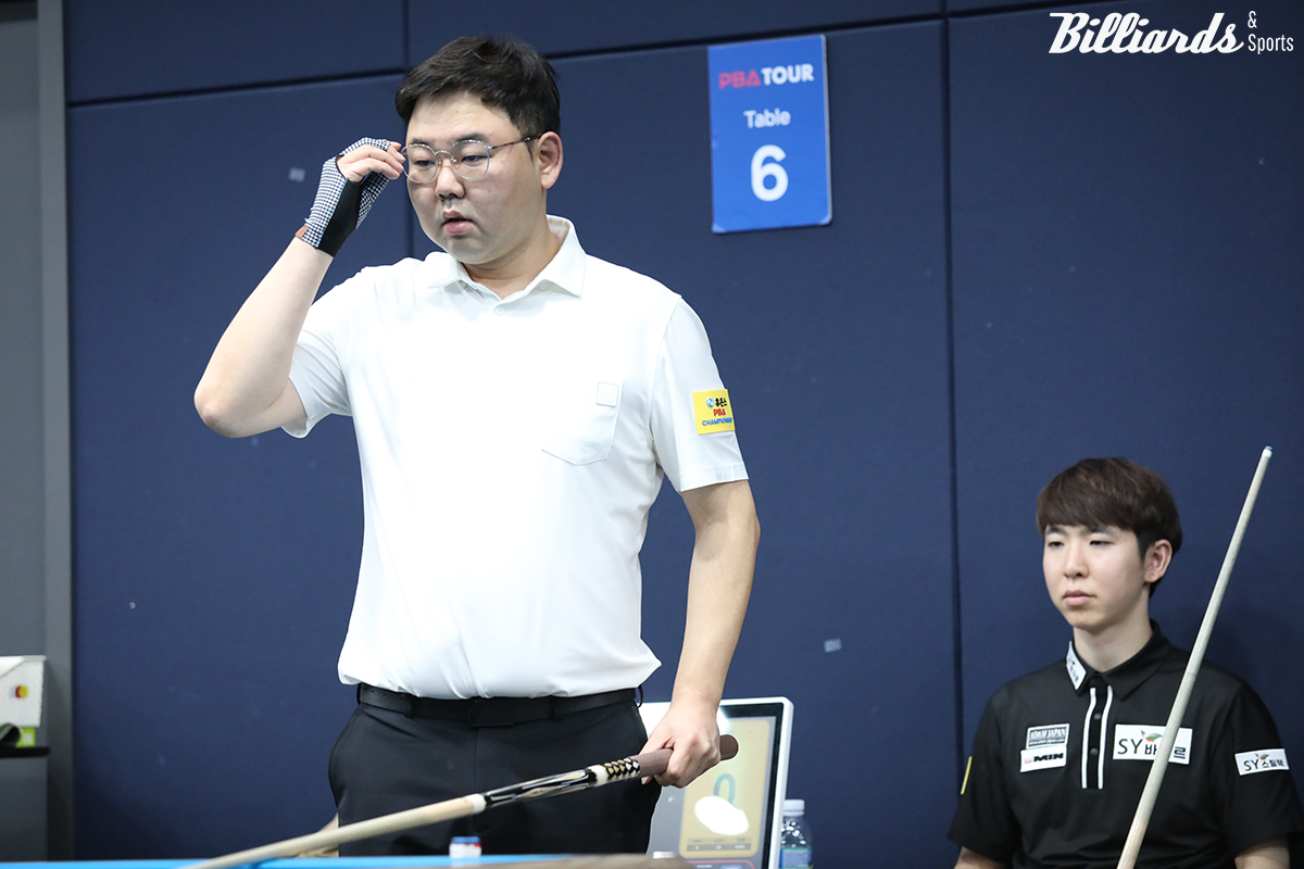 일본의 모리 유스케(에스와이)를 꺾고 16강에 진출한 한국의 고상운.