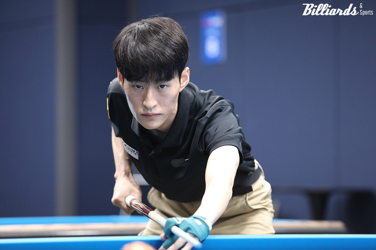 '2000년생 와일드카드' 김홍민이 1부 투어 데뷔전에서 8강에 올라가는 돌풍을 일으켰다. 김홍민은 26일 열린 '휴온스 PBA 챔피언십 2024' 16강전에서 박흥식1에게 세트스코어 3-1로 승리했다.  사진=고양/이용휘 기자