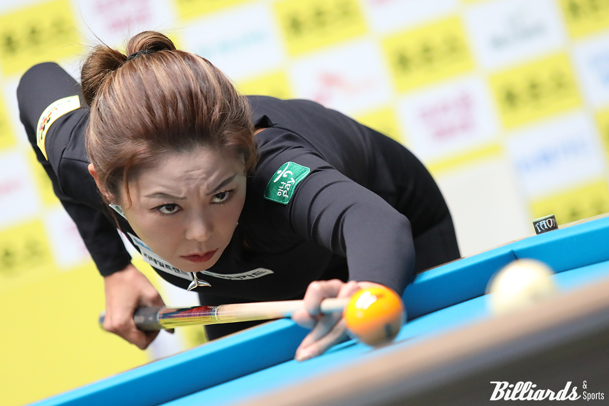 '당구 여제' 김가영(하나카드)이 '캄보디아 당구 영웅' 스롱 피아비(우리금융캐피탈)과 7개월여 만에 벌인 맞대결에서 승리하며 이번 시즌 3연승과 통산 10승을 정조준했다. 김가영은 26일 열린 24-25시즌 5차 투어 '휴온스 LPBA 챔피언십 2024' 준결승에서 스롱에게 3-2로 극적인 역전승을 거두며 결승에 진출했다.  사진=고양/이용휘 기자