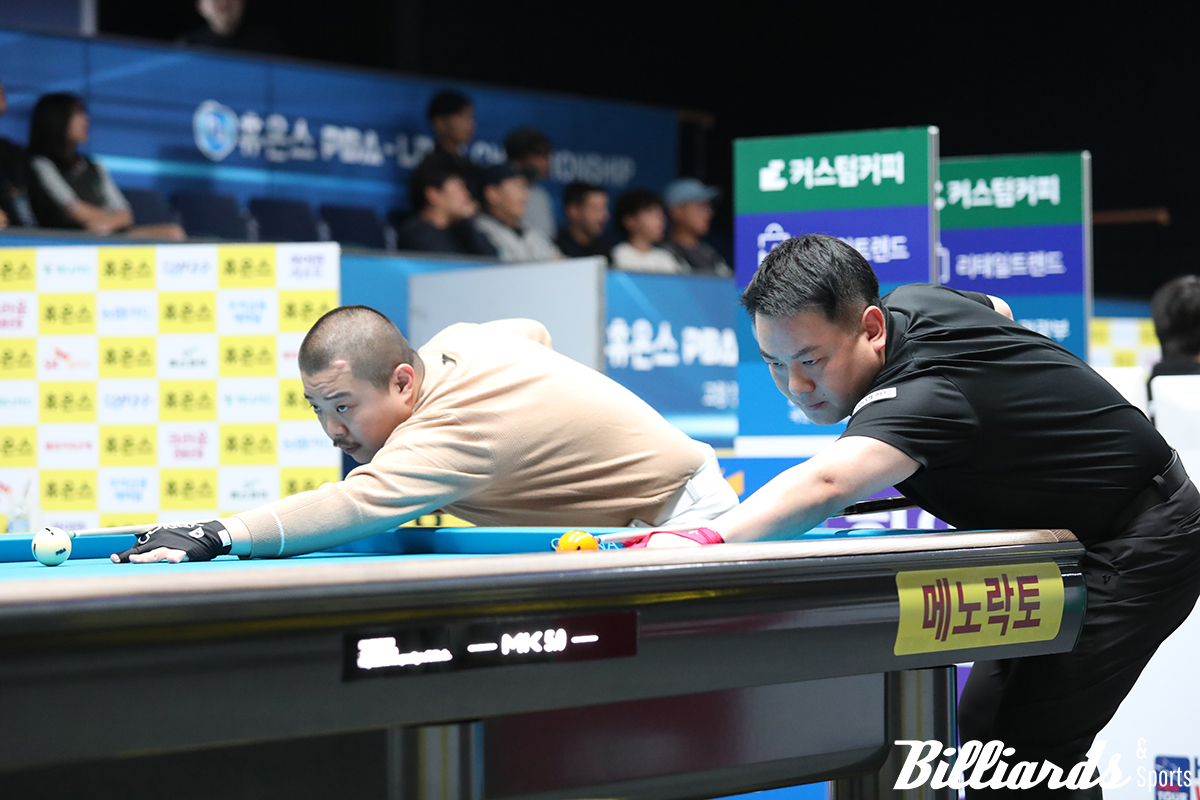 뱅킹 중인 박승희2와 조재호.