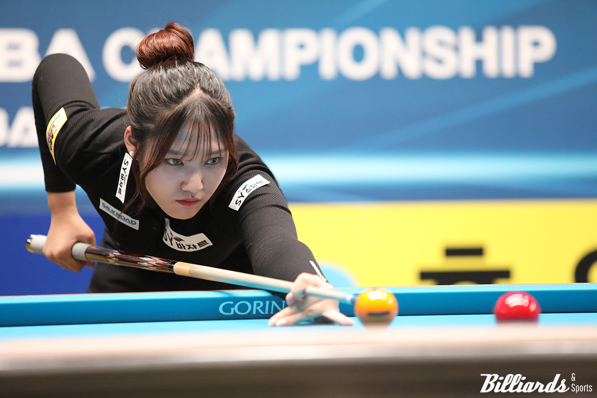 '슈퍼루키' 권발해(에스와이)가 5차 투어 '휴온스 LPBA 챔피언십' 결승전에서 여제 김가영(하나카드)을 상대로 프로당구 최연소 챔피언에 도전한다. 27일 밤 10시에 열리는 결승전에서 권발해와 김가영은 '최연소 우승'과 '통산 10승 및 3연승' 기록을 놓고 두 선수가 최종 승부를 벌인다.  사진=고양/이용휘 기자