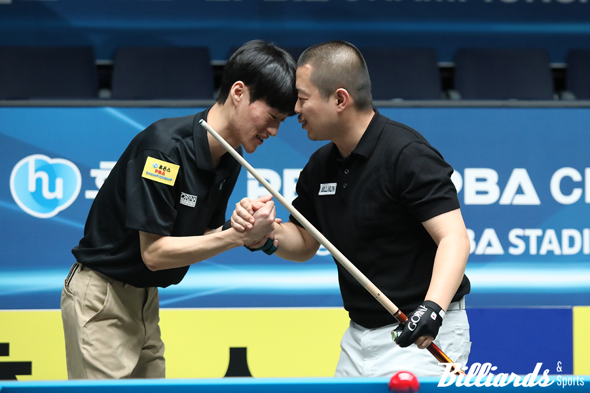 마지막 샷 후 김홍민과 인사를 나누는 박승희2.