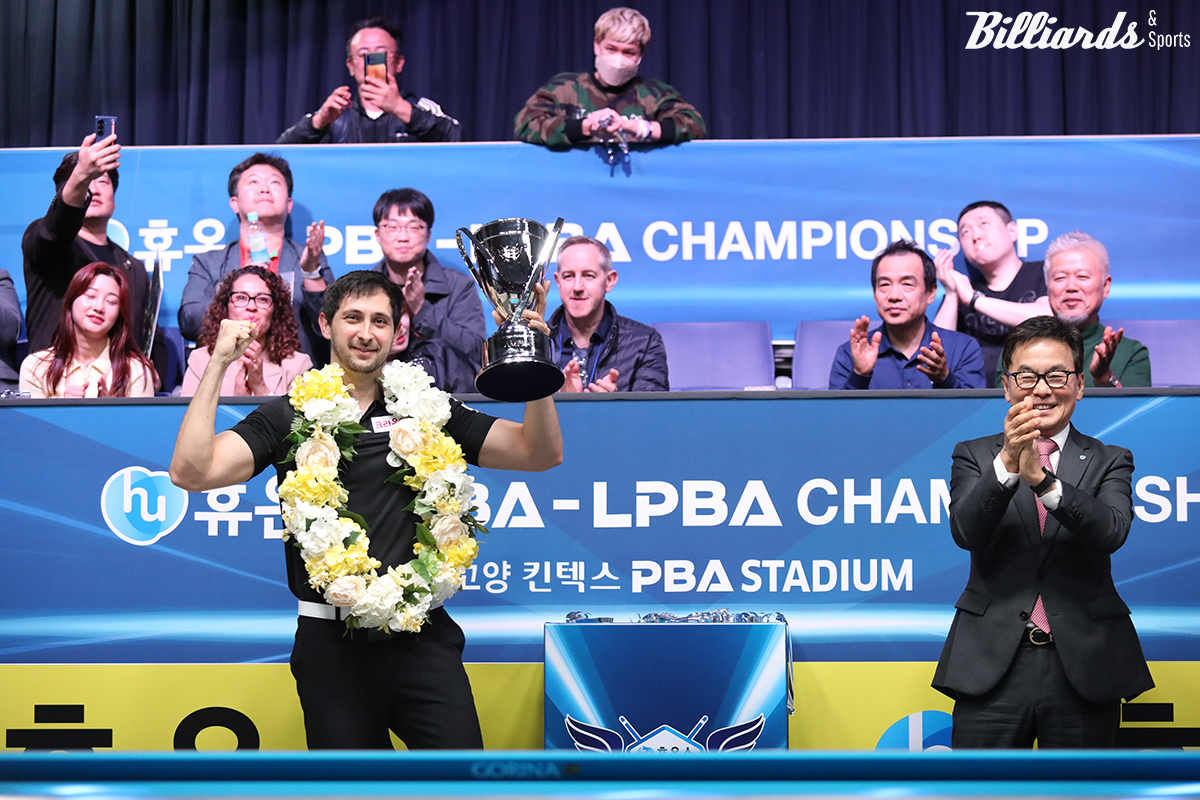 통산 6번째 우승 트로피를 손에 넣은 마르티네스.