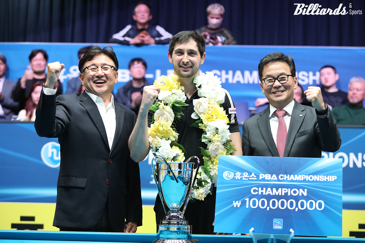 왼쪽부터 PBA 장상진 부총재, 우승 마르티네스, 타이틀스폰서 휴온스 송수영 대표이사.