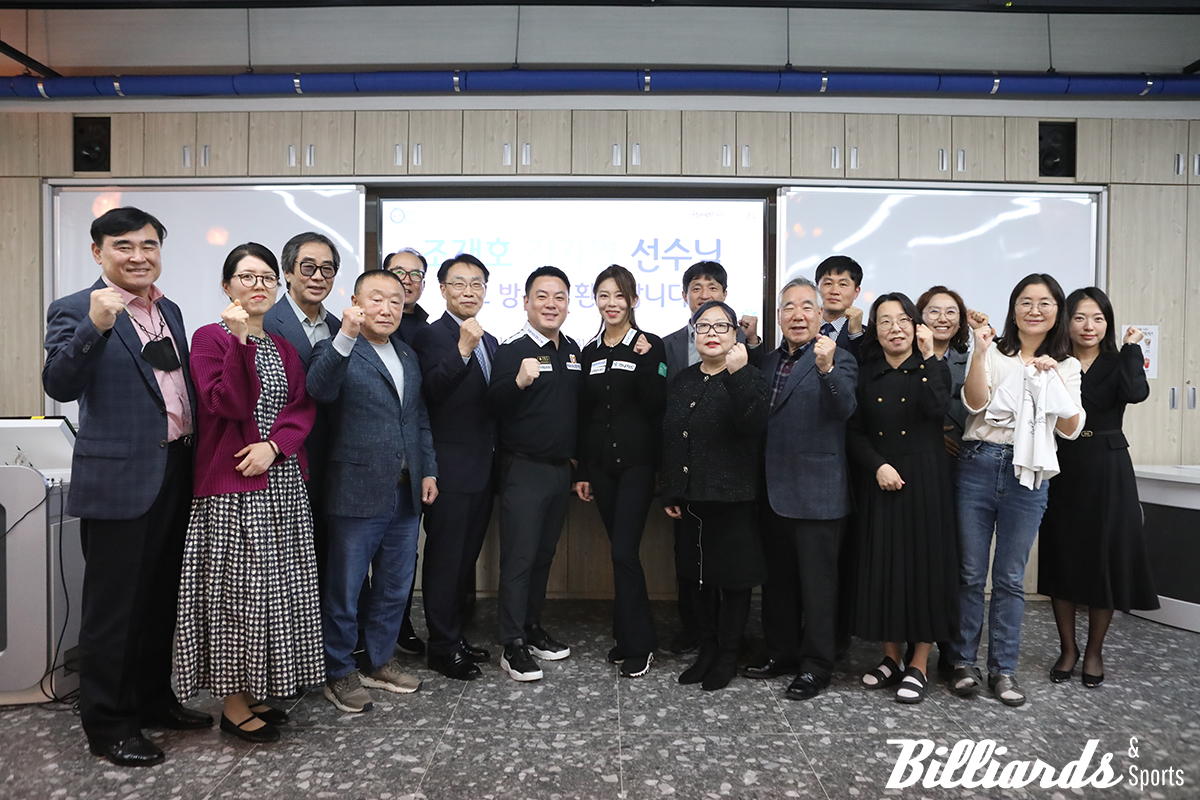 이날 행사에 참가한 학교 관계자들.