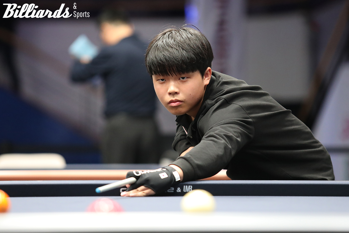 루나 필리품(네덜란드)과 첫 대결을 벌이고 있는 김현우