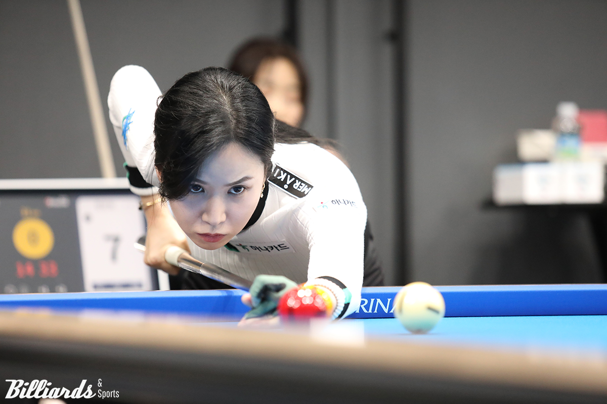 32강에서 김민아(NH농협카드)를 승부치기에서 2 대 1로 꺾고 16강에 진출한 김진아(하나카드).