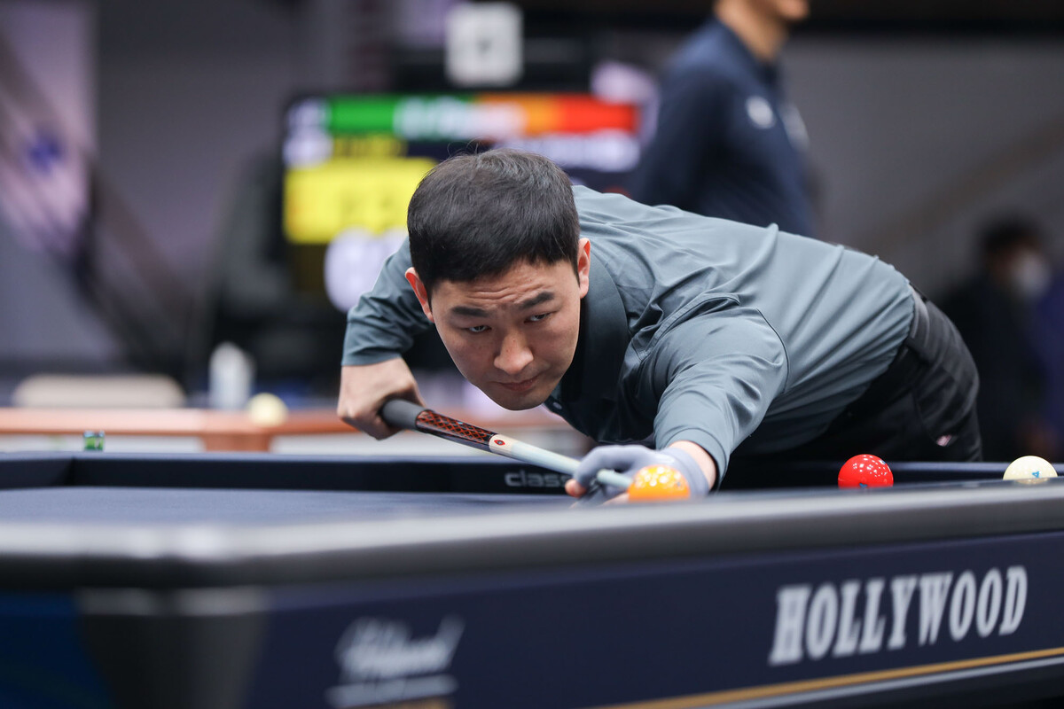 최완영(광주)은 첫 경기에서 만난 딕 야스퍼스(네덜란드)와 벌인 승부에서 후구에 5점을 득점하며 40:40 무승부를 기록했다.