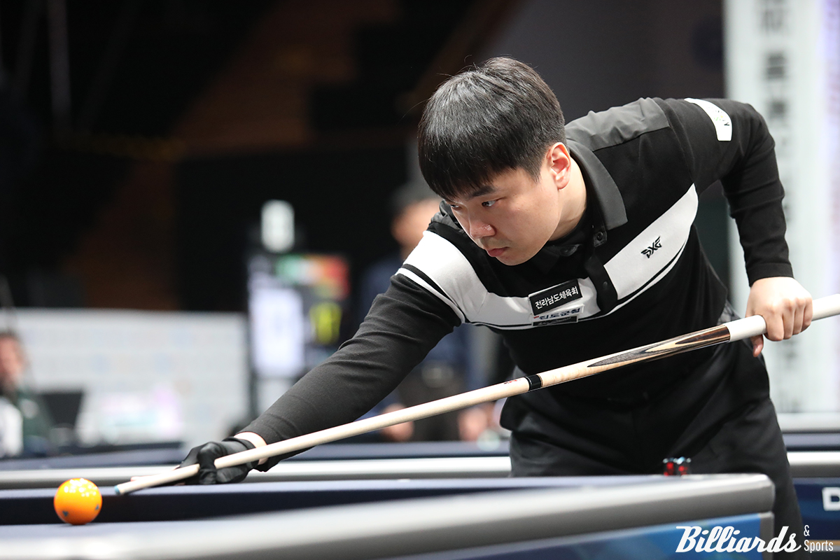 조별리그 첫 경기에서 김준태에게 졌던 김행직(전남-진도군청)은 두 번째 경기를 승리하고 1승 1패가 되면서 16강행 불씨를 살렸다.