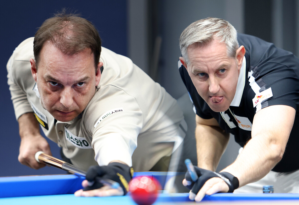 16강에서 대결하는 다니엘 산체스(에스와이)와 에디 레펀스(SK렌터카)