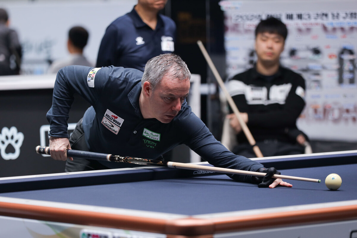 딕 야스퍼스(네덜란드)는 16강전에서 김행직(전남-진도군청)을 꺾고 8강에 진출했다.