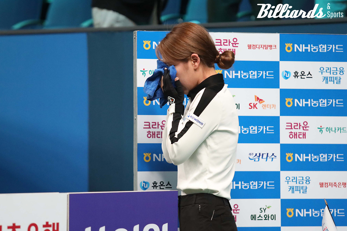 결승 진출이 결정된 후 흐르는 눈물을 주체 못하는 김민영.