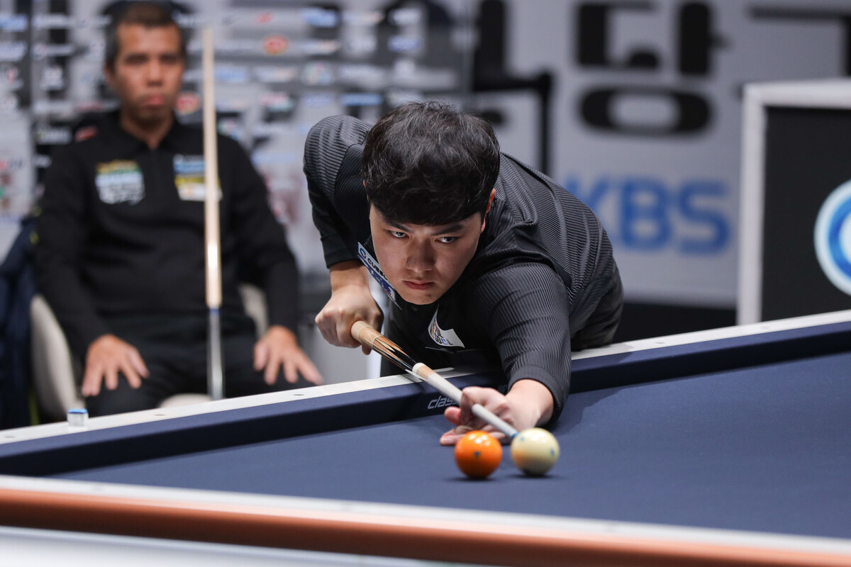 한국의 김준태(경북체육회)가 9일 열린 '서울 세계3쿠션당구월드컵' 8강전에서 쩐뀌엣찌엔(베트남)을 꺾고 준결승에 진출했다.  사진=SOOP 제공