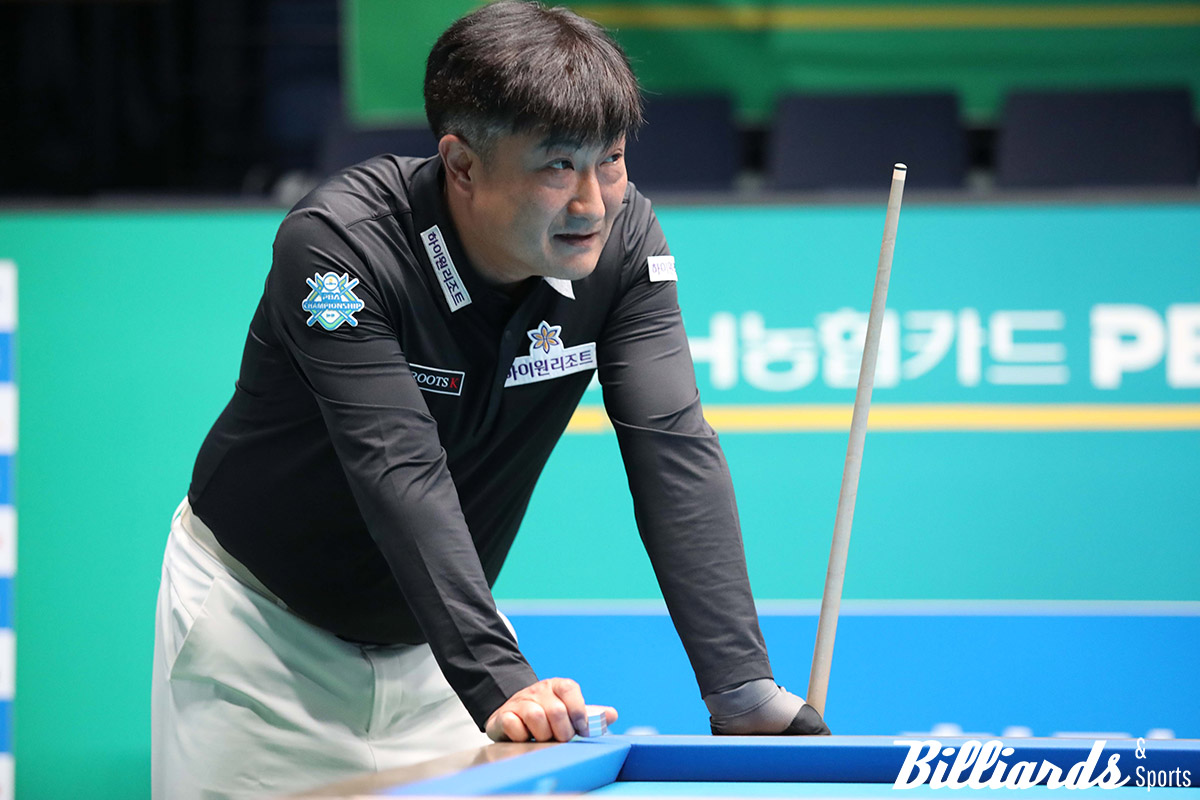 임성균(하이원리조트)을 꺾고 두 번째 8강 진출에 성공한 이충복(하이원리조트)