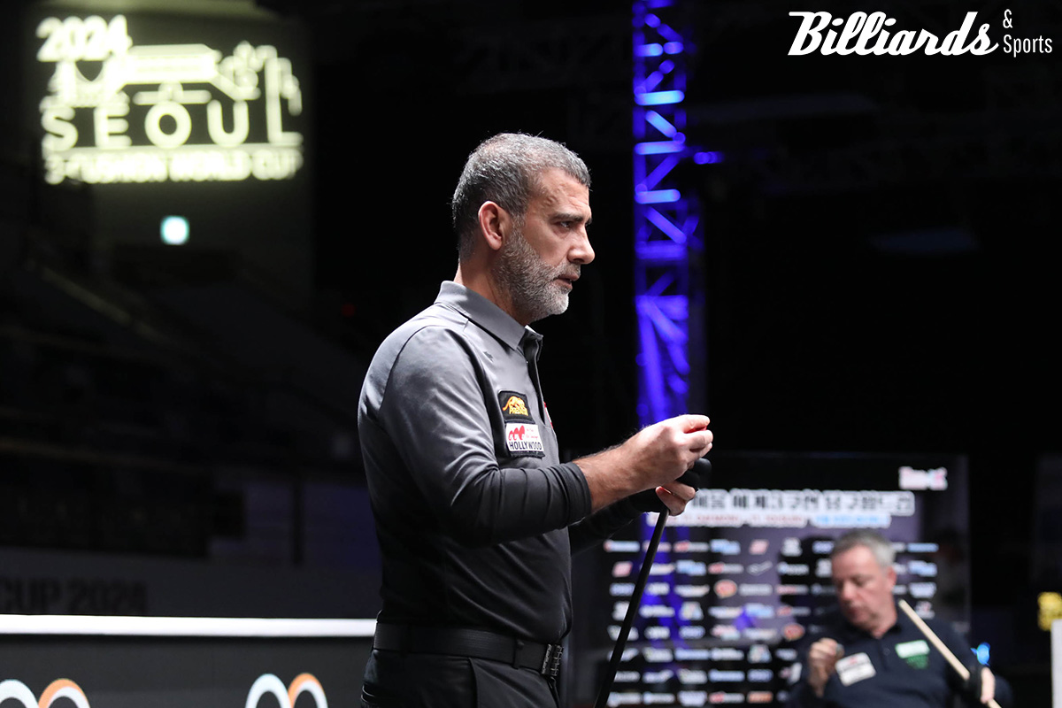 딕 야스퍼스와 결승전 대결 중인 타이푼 타슈데미르.