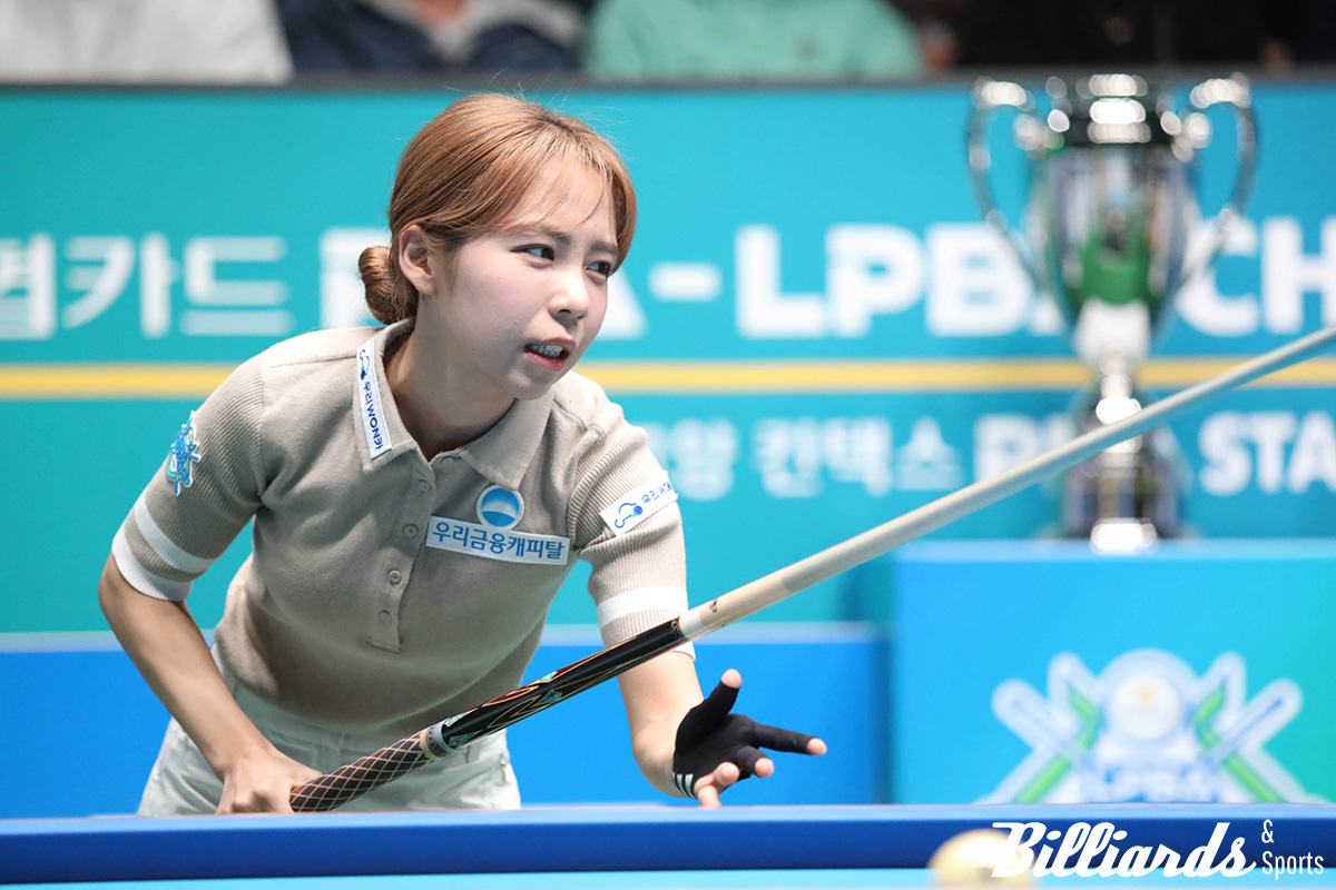 득점을 놓친 김민영이 아쉬운 표정을 짓고 있다.