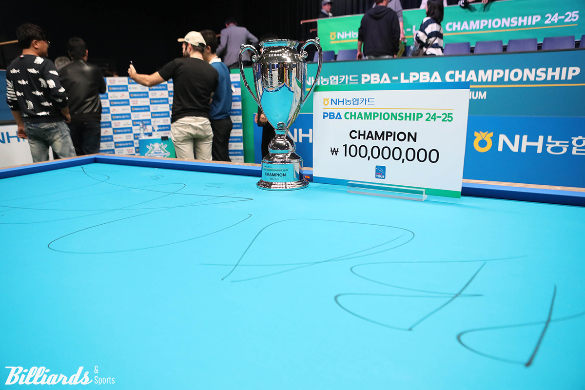 최연소 챔피언 김영원의 우승 사인.