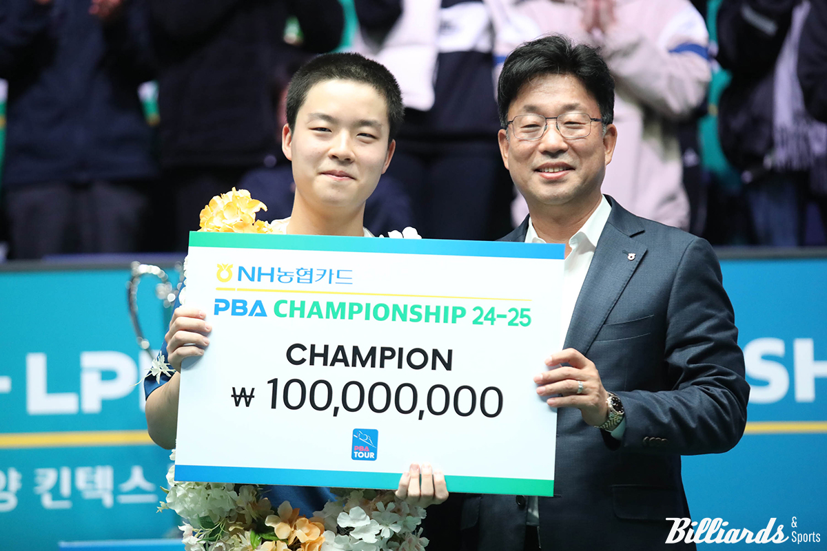 김영원은 이번 우승으로 상금 1억원을 획득했다. 사진은 김영원과 메인스폰서 NH농협카드 금동명 사장.