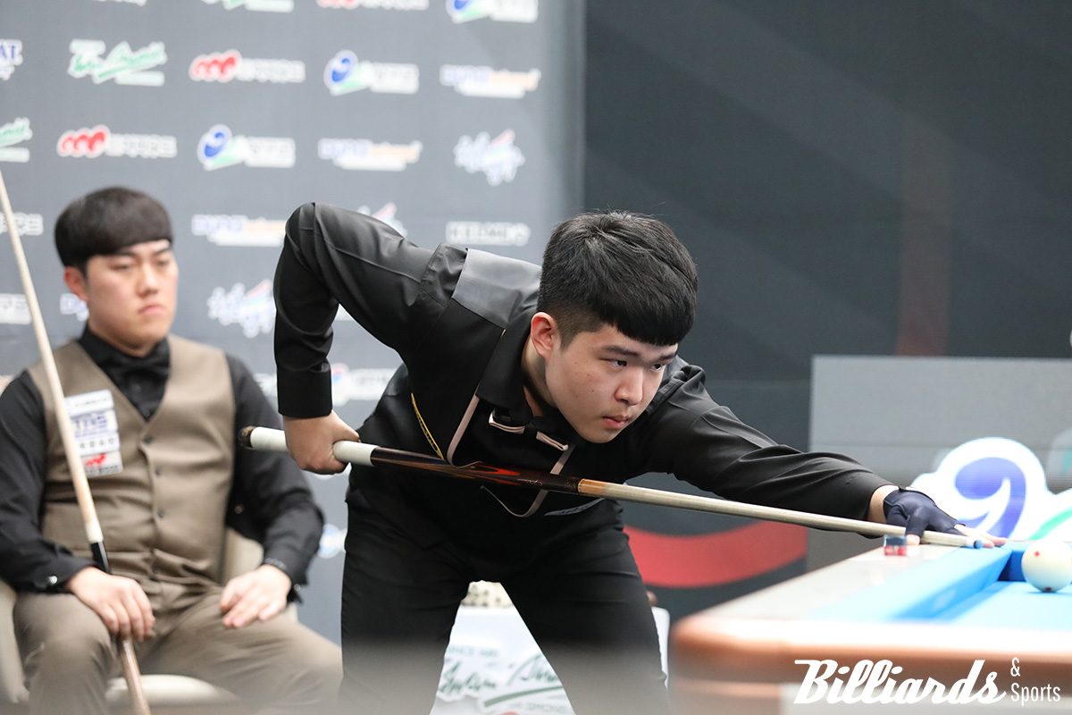 김준태와 32강 대결 중인 김도현.