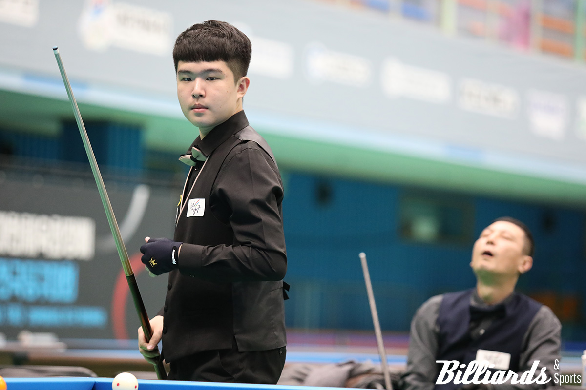 16강에 진출한 김도현이 정연철과 대결해 승리를 거두고 당구선수로서 처음으로 전국당구대회 성인부 8강에 올랐다.