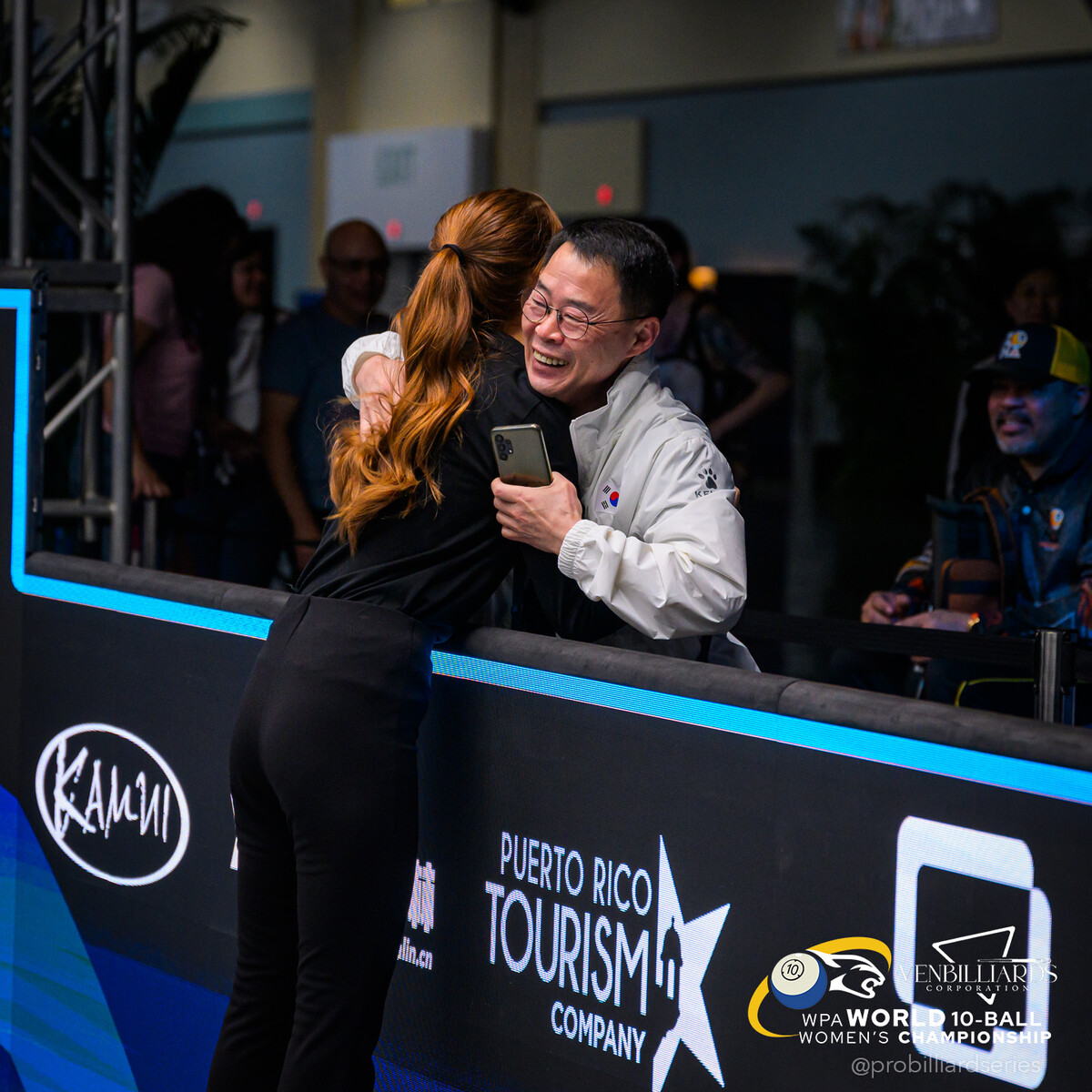 준결승전 승리 후 기뻐하는 서서아와 김웅대 감독.