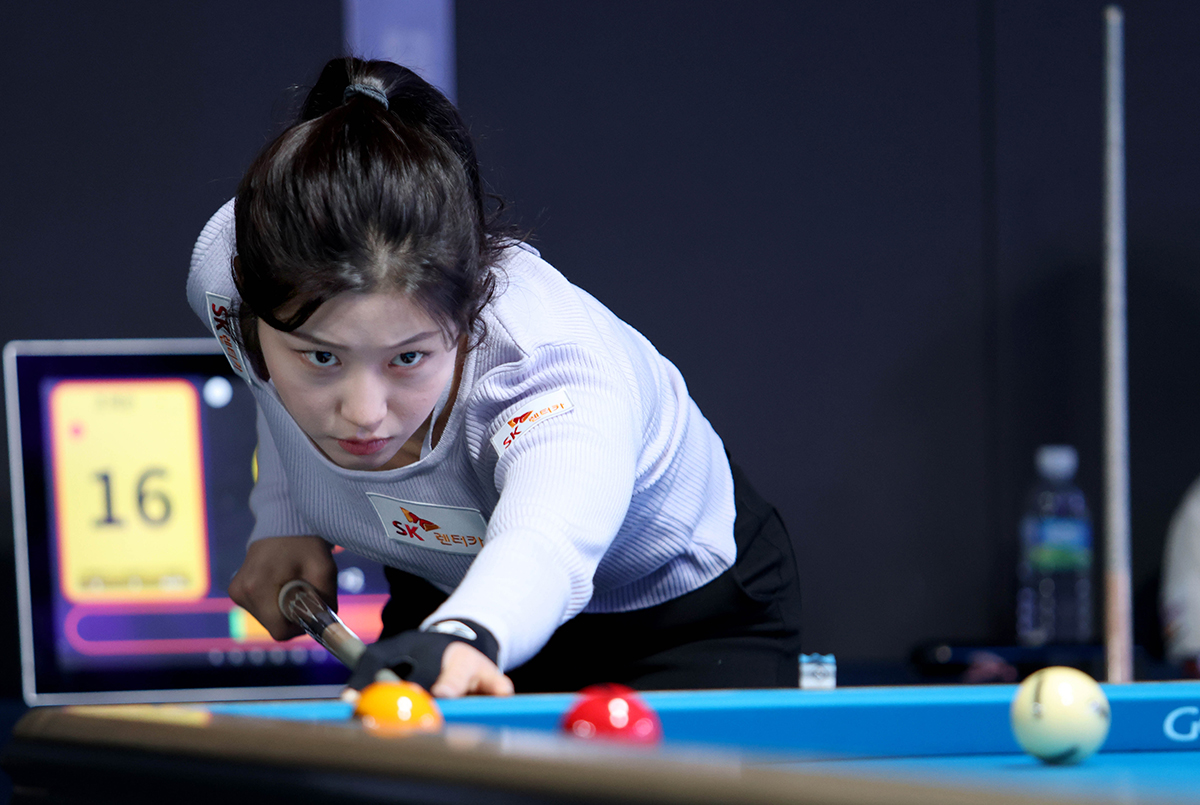 '당구 여제' 김가영(하나카드)과 64강에서 4연속 승부가 예고된 조예은(SK렌터카).