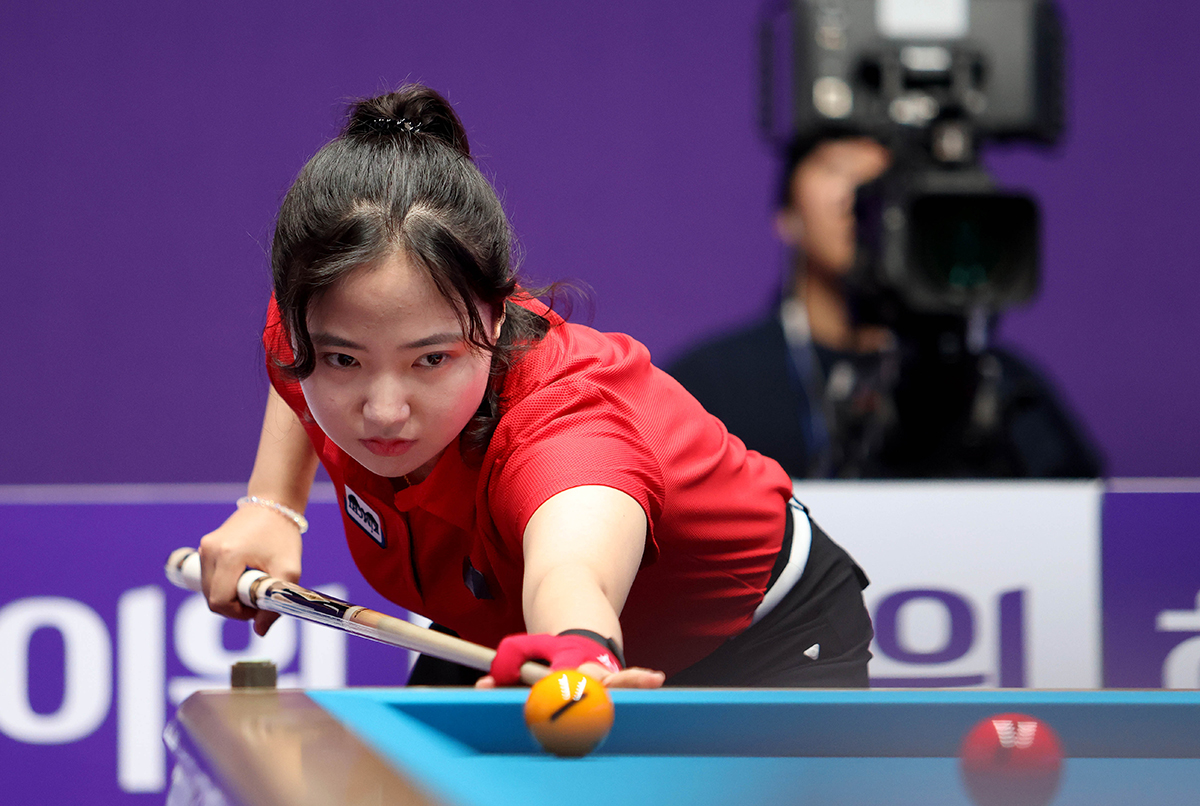 1세트를 승리하고 2세트에 8:7로 역전하며 2-0의 기회를 만들었던 황민지.