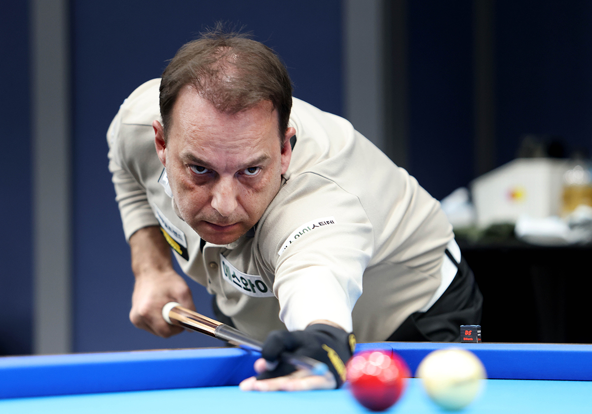 다니엘 산체스(에스와이)가 '해설위원 겸 선수' 김현석에게 7차 투어 64강에서 승부치기 끝에 패해 탈락하는 이변이 연출됐다.  사진=PBA 제공