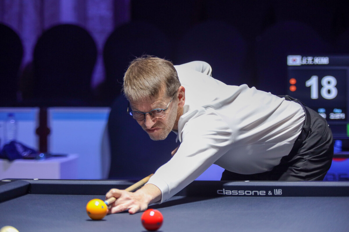 블롬달은 16강에서 한국의 김준태(경북체육회), 8강에서 베르카이 카라쿠르트(튀르키예)를 꺾고 준결승에 진출했다.